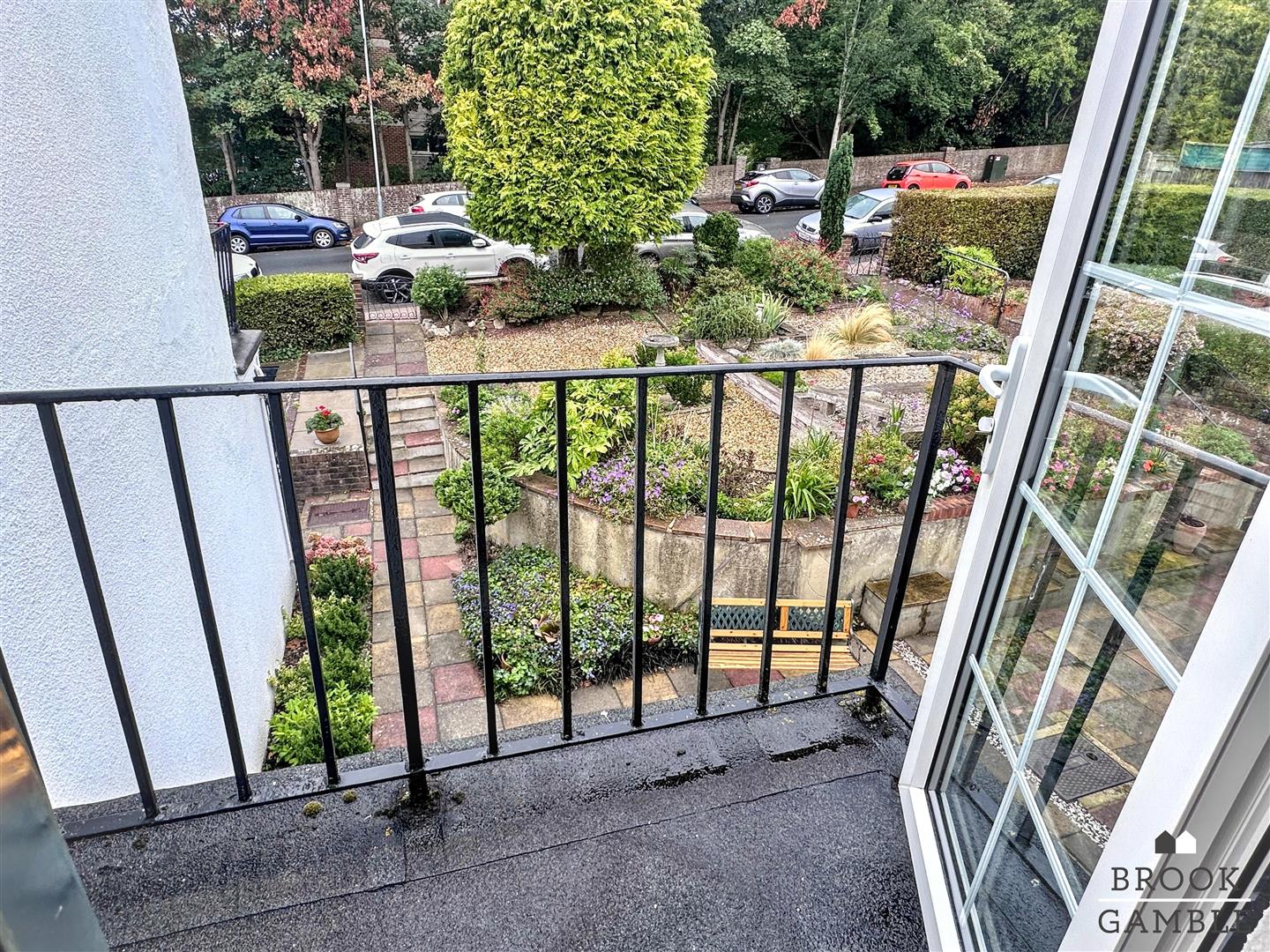 3 Bedroom House. 10 St. Annes Road in Eastbourne,  16